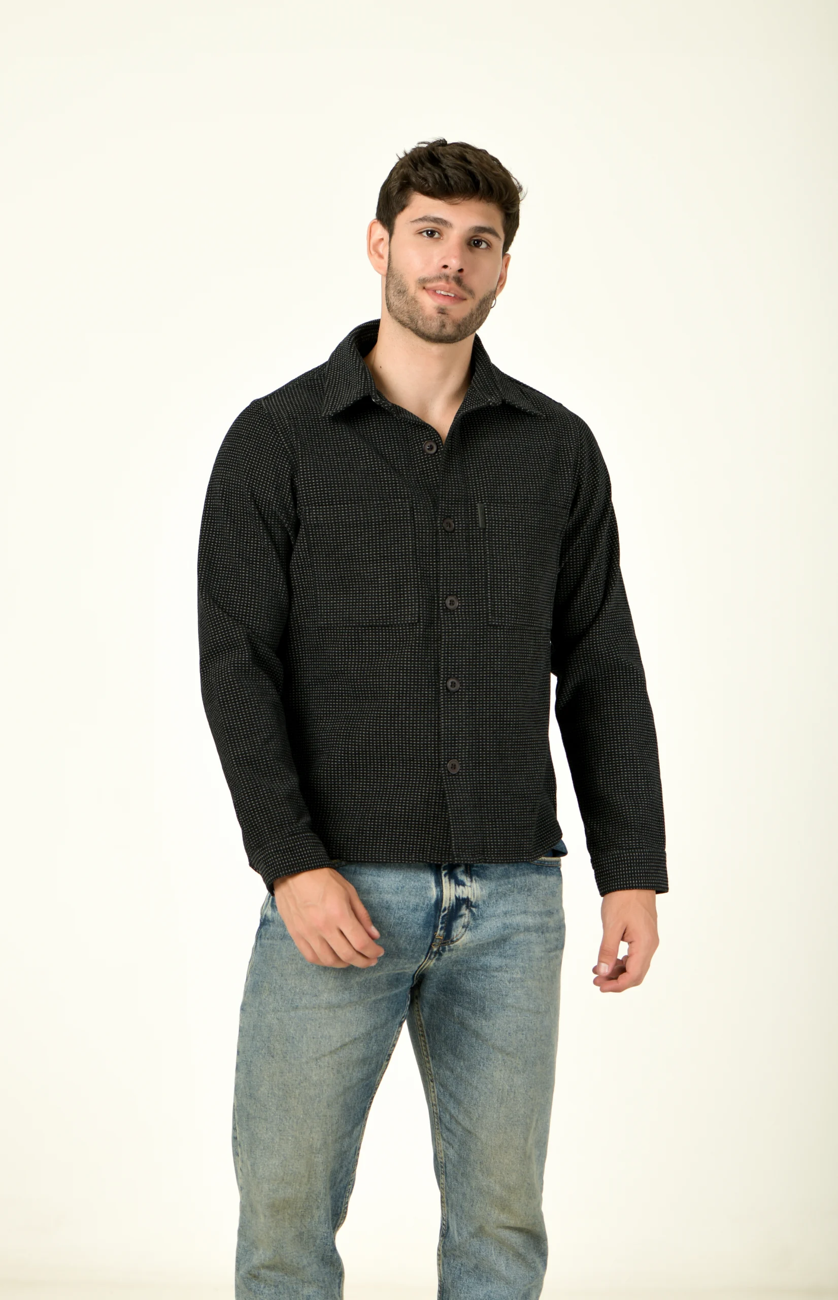 Men Regular Fit Solid Spread Collar Casual Shirt